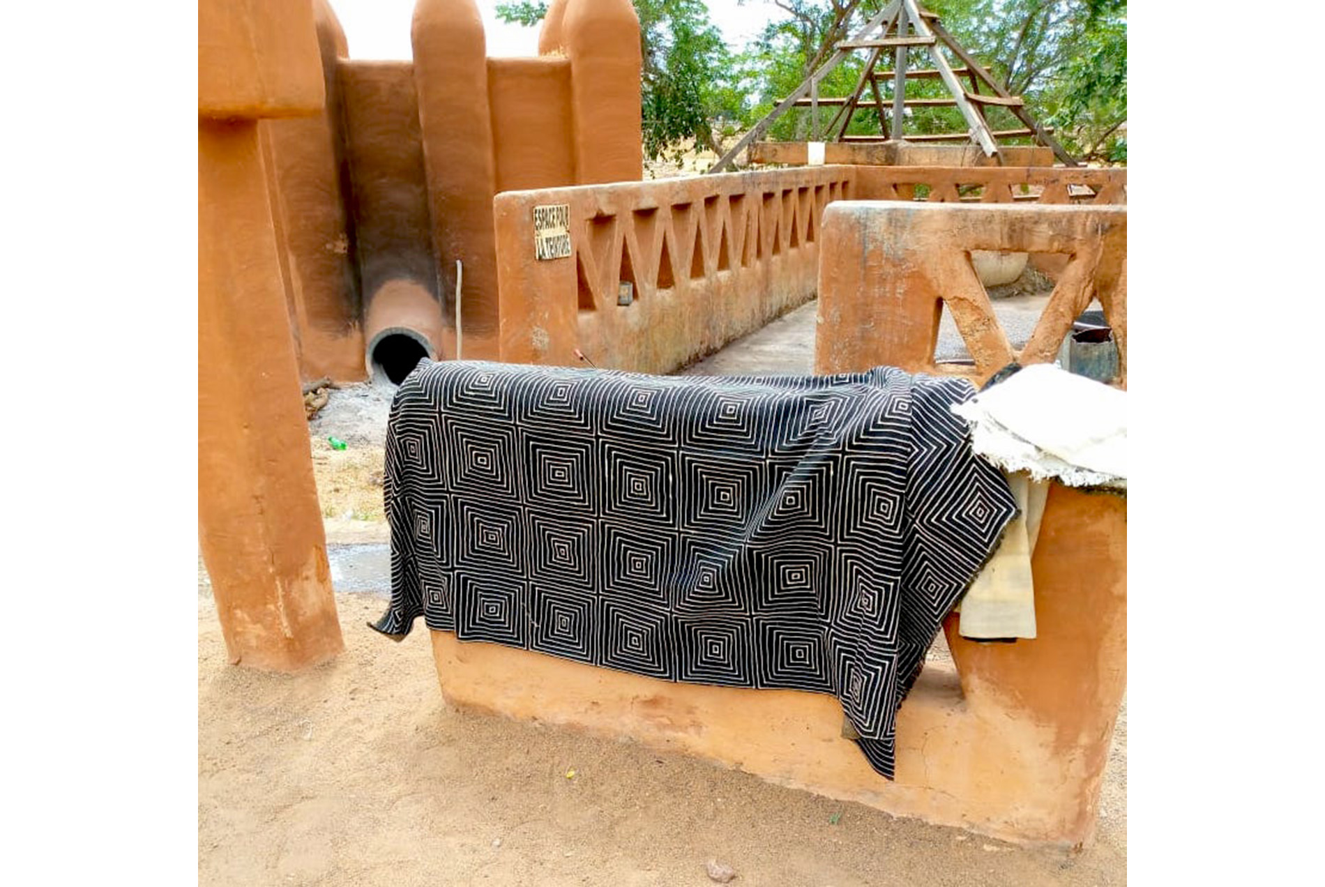 Tessuto decorato nel centro Ndomo